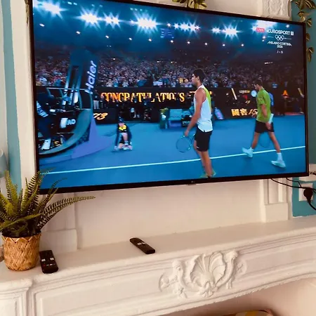 Apartment T1 Tv 43' Avec Netflix - Canal Serie - Apple Tv - Ocs - - Dazen - Bein Sport - Prime Video Nancy